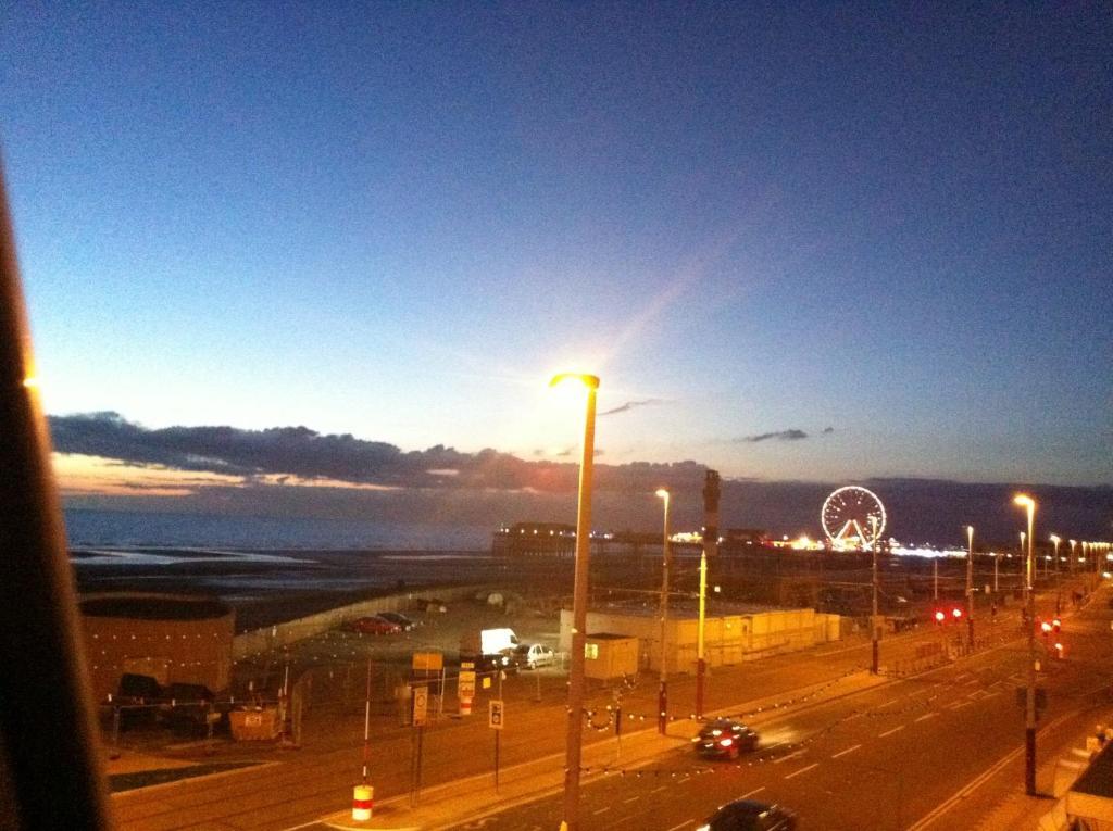 The Royal Windsor Hotel Blackpool Room photo